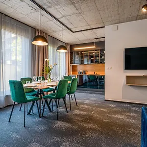 Noir 4*, Szeged Ungern